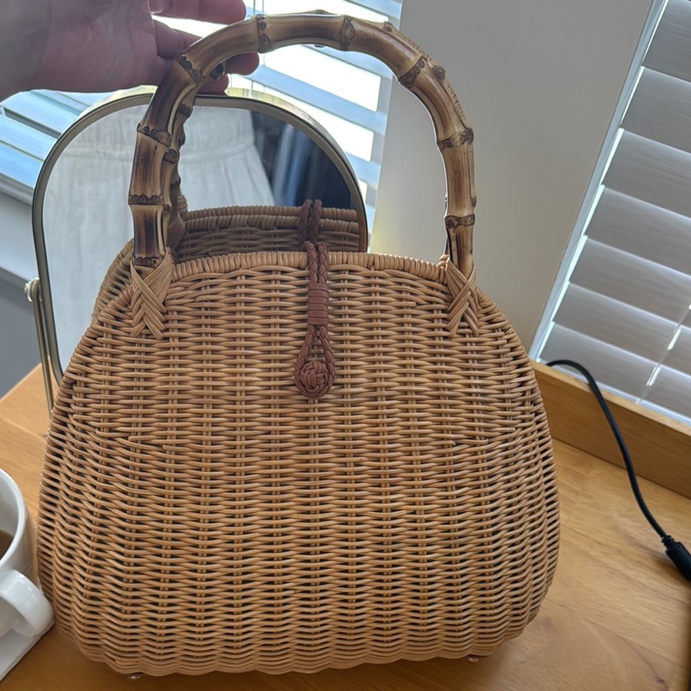 Elegant Tan Woven Handbag